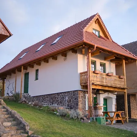 Vinarska Buda Nad Golfem *