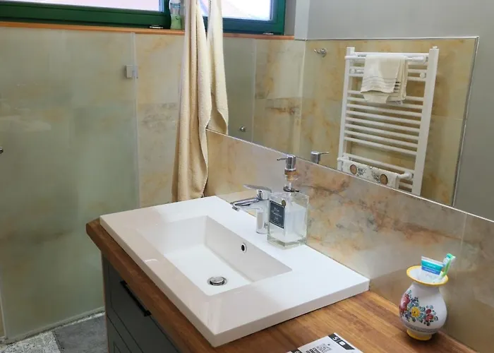 Vinarska Buda Nad Golfem